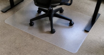 Bodenschutzmatte unter dem Bürostuhl